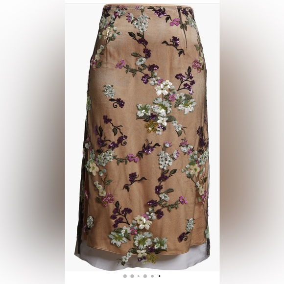 NWT $525 Vince Begonia Floral Sequin Skin
Color: Dewberry, Size US 6, US 8 - Picture 5 of 8